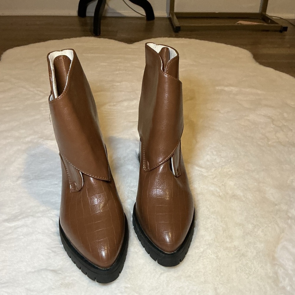 NWOT SHEIN Brown Leather Ankle Boots - Picture 3 of 8